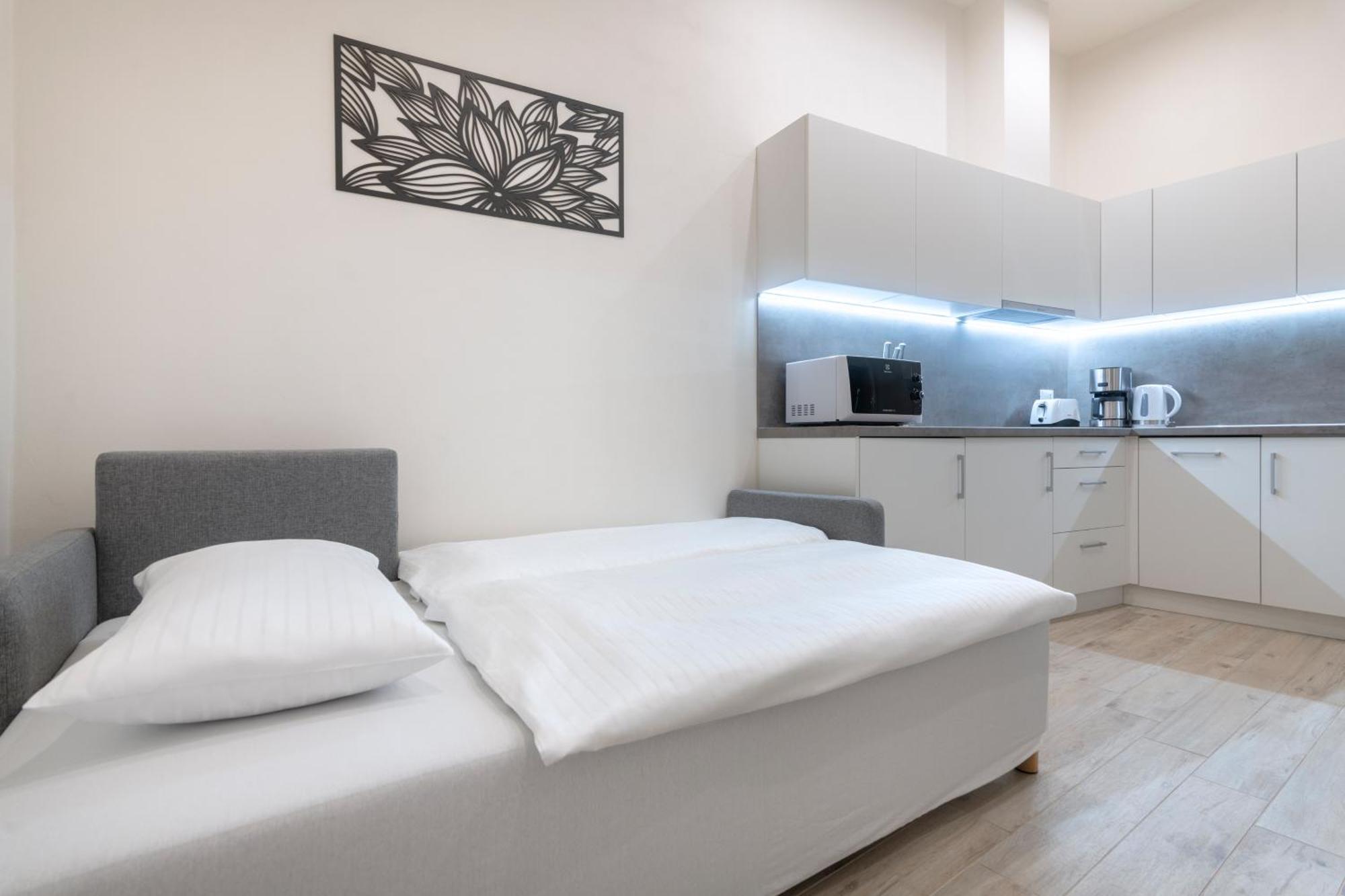 Kinsky Garden Apartments And Suites By Dwellfort Прага Номер фото